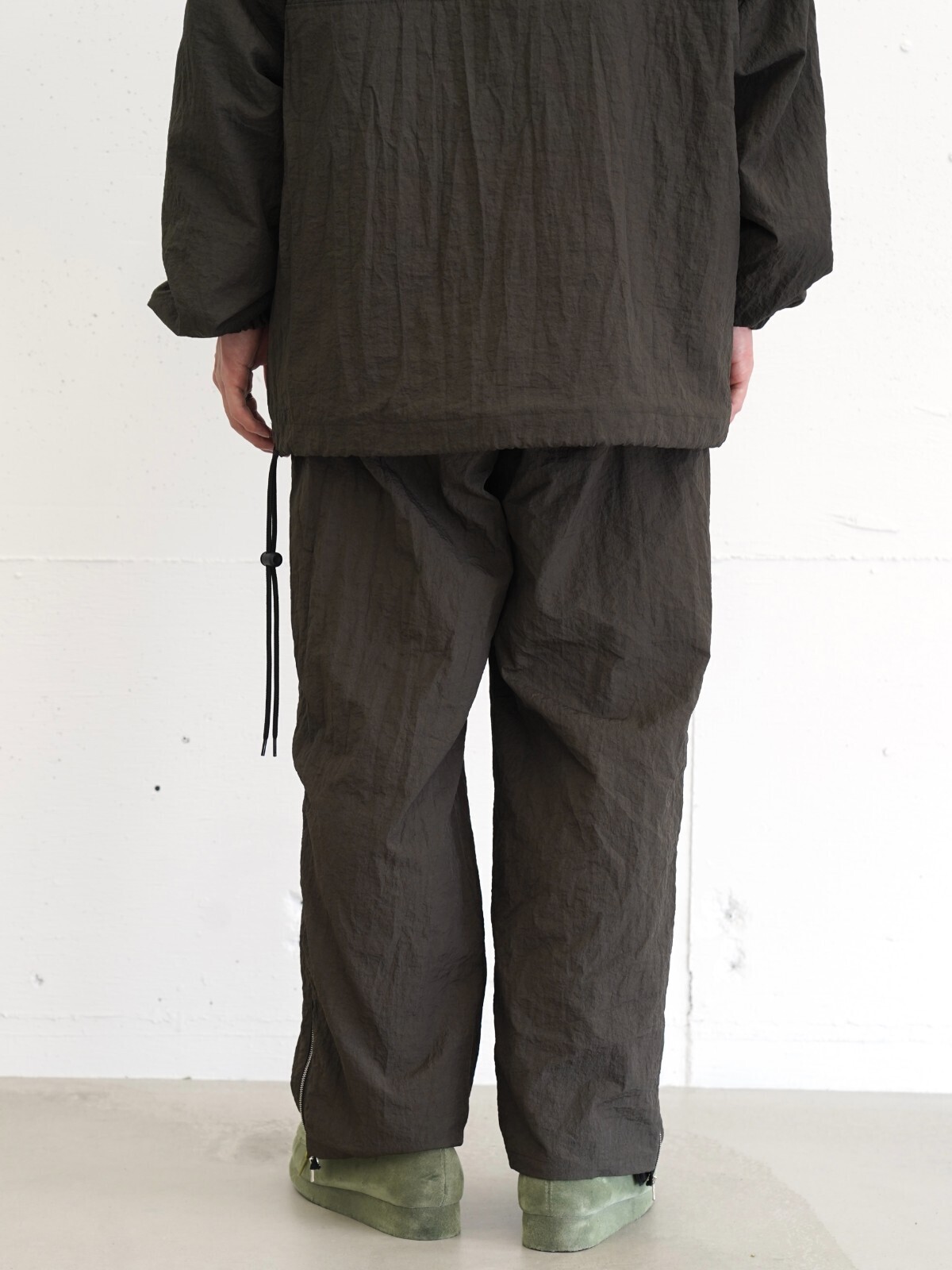 Blanc YM WOMENS & MENS Crispy Nylon Zip Up Pants IMAGE3