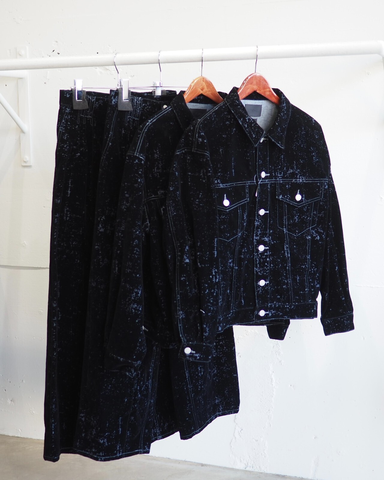 パンツ FLOCKY PRINTED DENIM WIDE-LEG BUGGY PANT FLOCKY PRINTED DENIM WIDE-LEG BUGGY PANTS - YOKE MENS