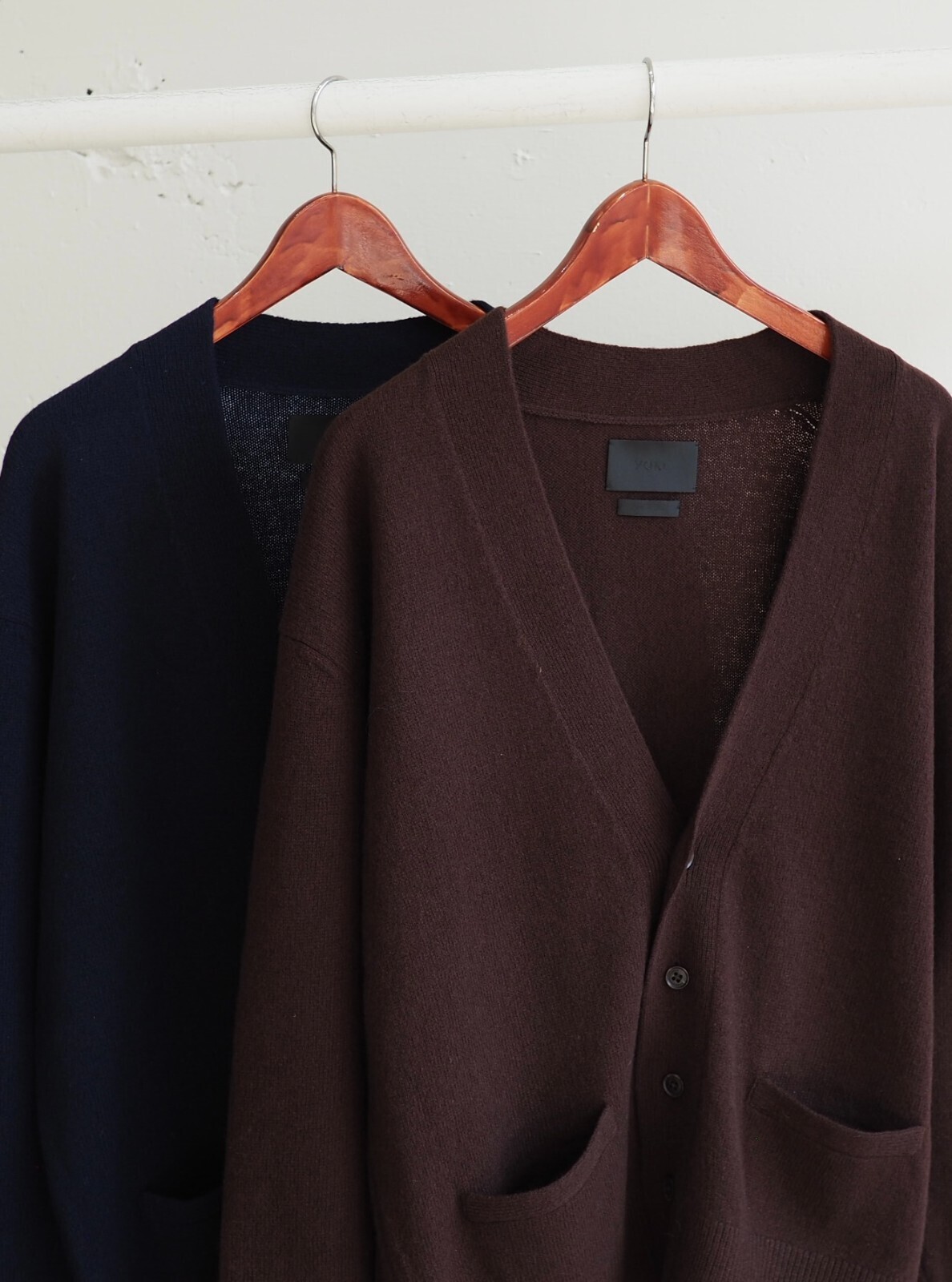 YOKE 남성 PAINTED ELBOW PATCH CARDIGAN 이미지20