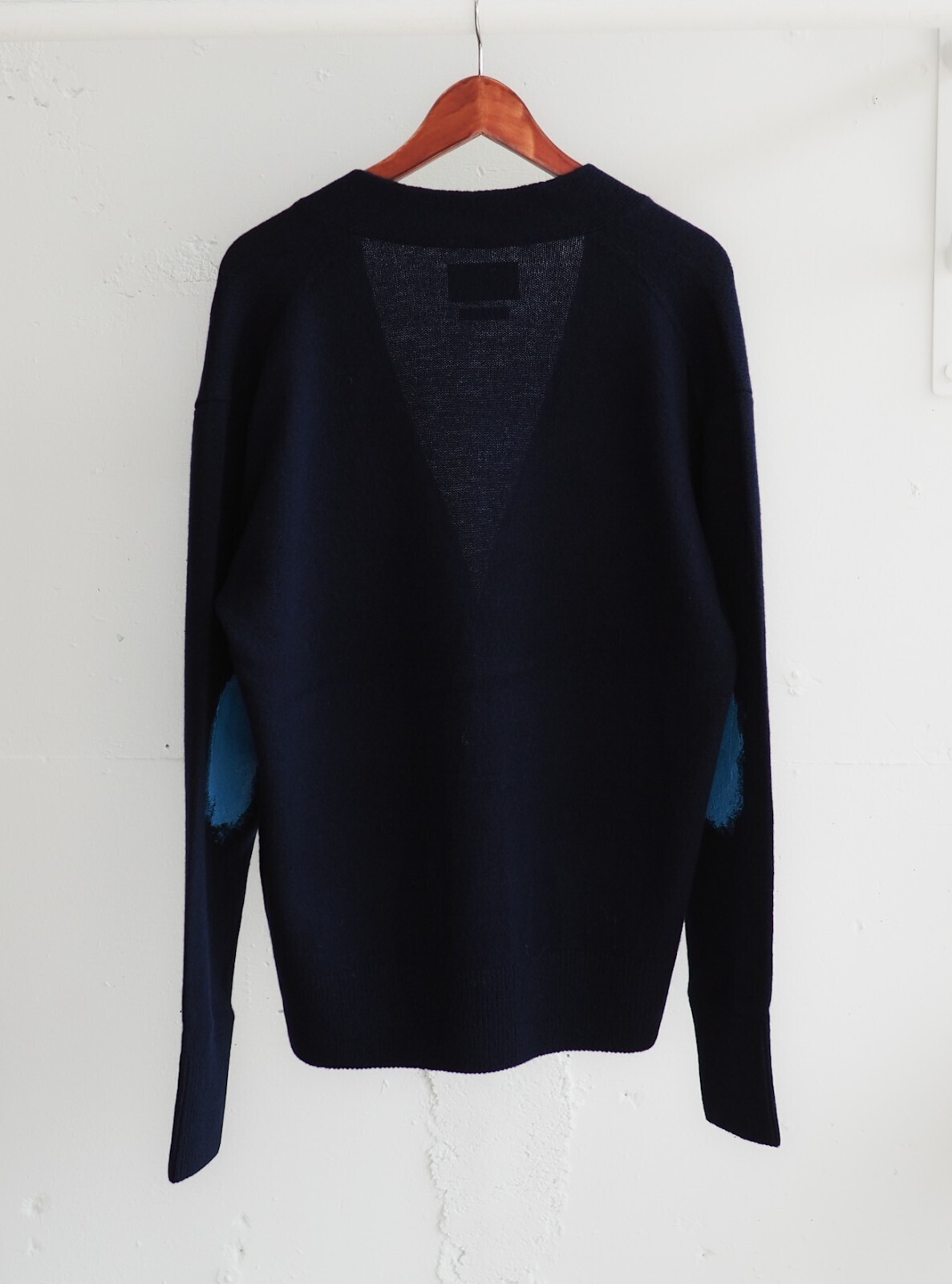 YOKE 남성 PAINTED ELBOW PATCH CARDIGAN 이미지15