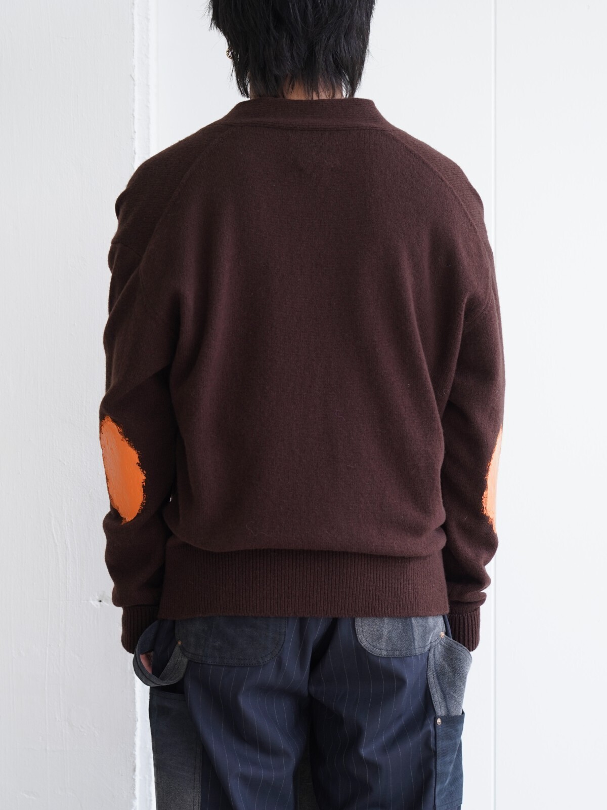 YOKE 남성 PAINTED ELBOW PATCH CARDIGAN 이미지9