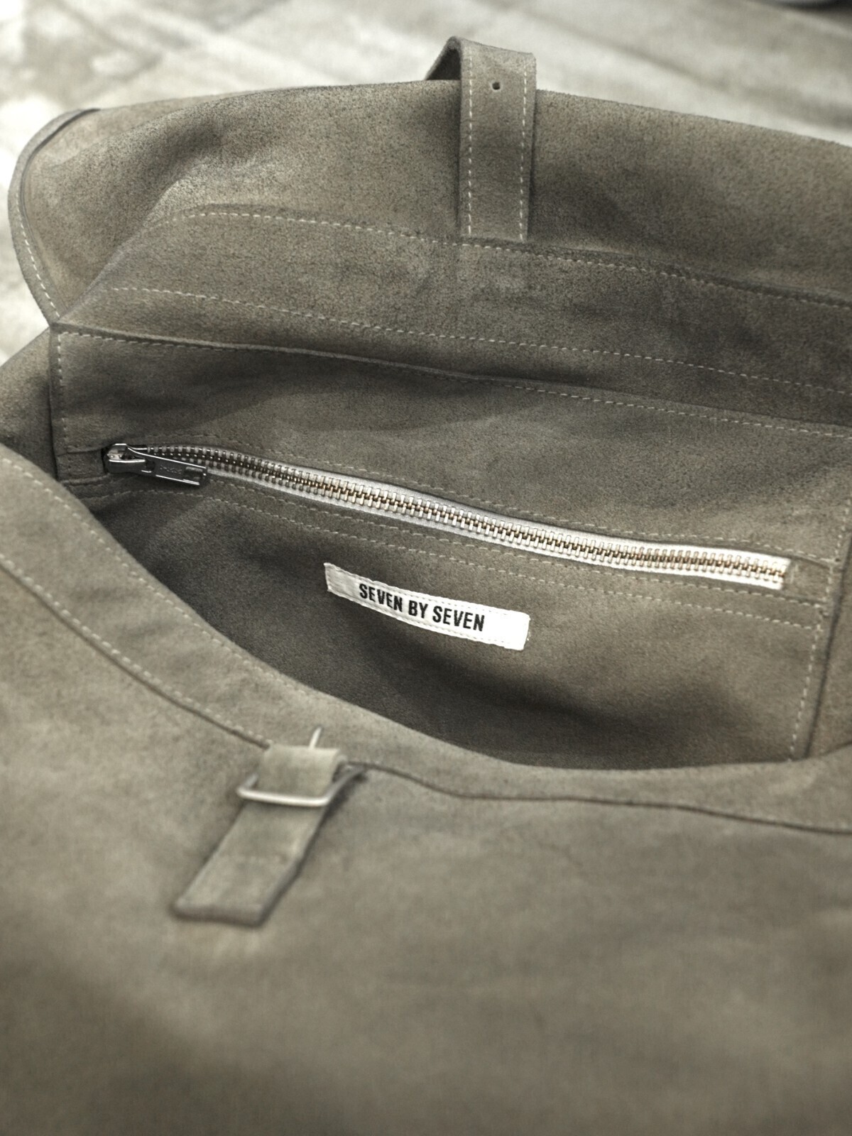 SEVEN BY SEVEN WOMENS & MENS LEATHER SHOULDER BAG‐Cow split leather‐ (24AW) IMAGE11