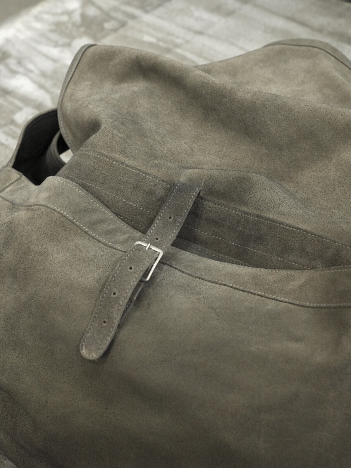 SEVEN BY SEVEN WOMENS & MENS LEATHER SHOULDER BAG‐Cow split leather‐ (24AW) IMAGE12