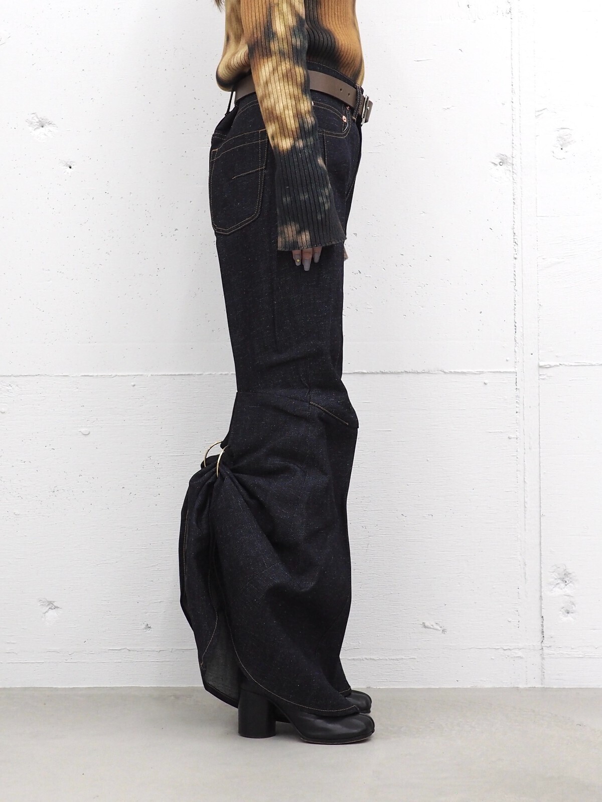 EMMETI デザインワークス美品　パンツ46 DENIM WORKS］スリムストレート・セルヴィッチデニム - ベティス