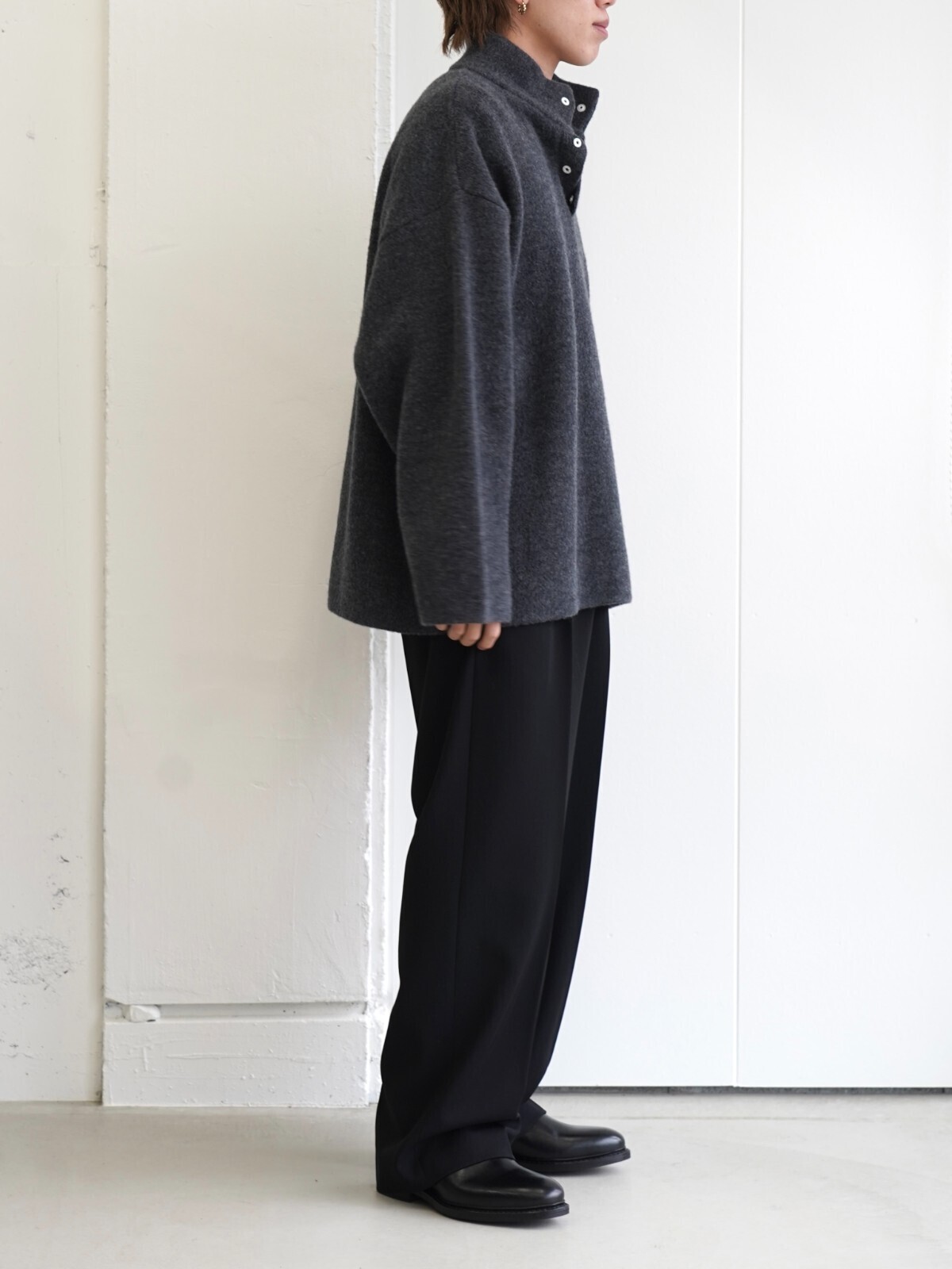 IRENISA、Blanc YM、Jalan Sriwijaya 男士 OUTFIT ｜Photo 2