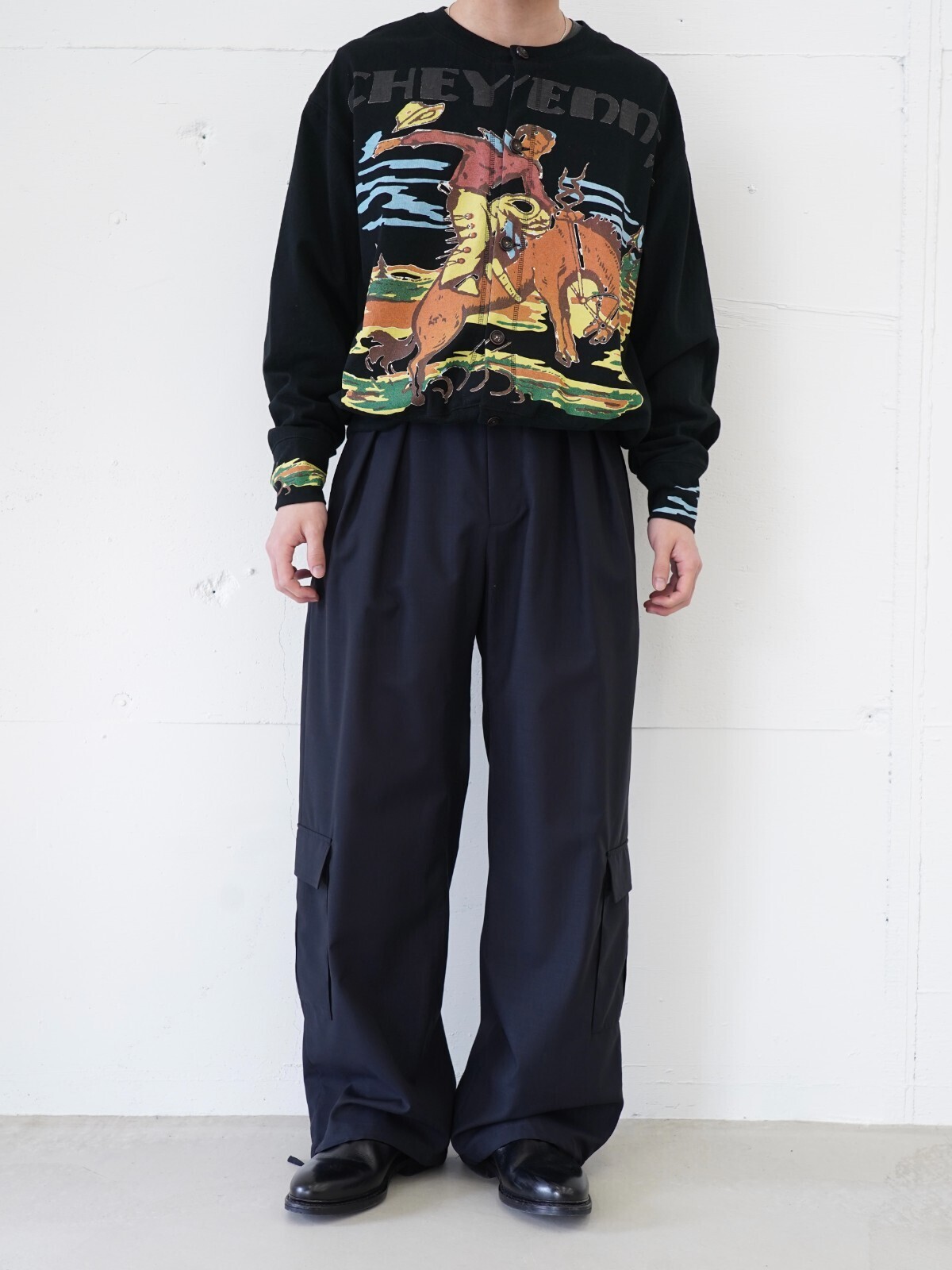 KHOKI、IRENISA、Jalan Sriwijaya 男士 OUTFIT ｜Photo 3