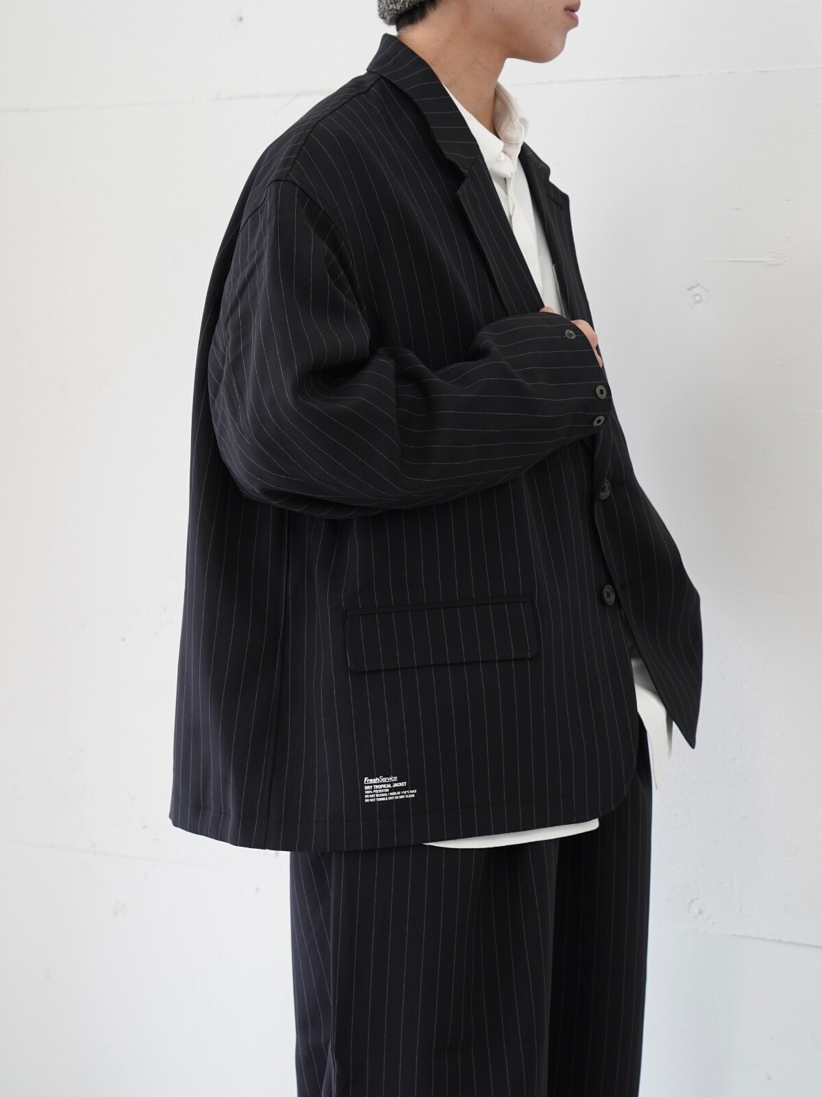 フレッシュサービス(FreshService)、ジャランスリウァヤ(Jalan Sriwijaya)のメンズコーディネート｜写真3