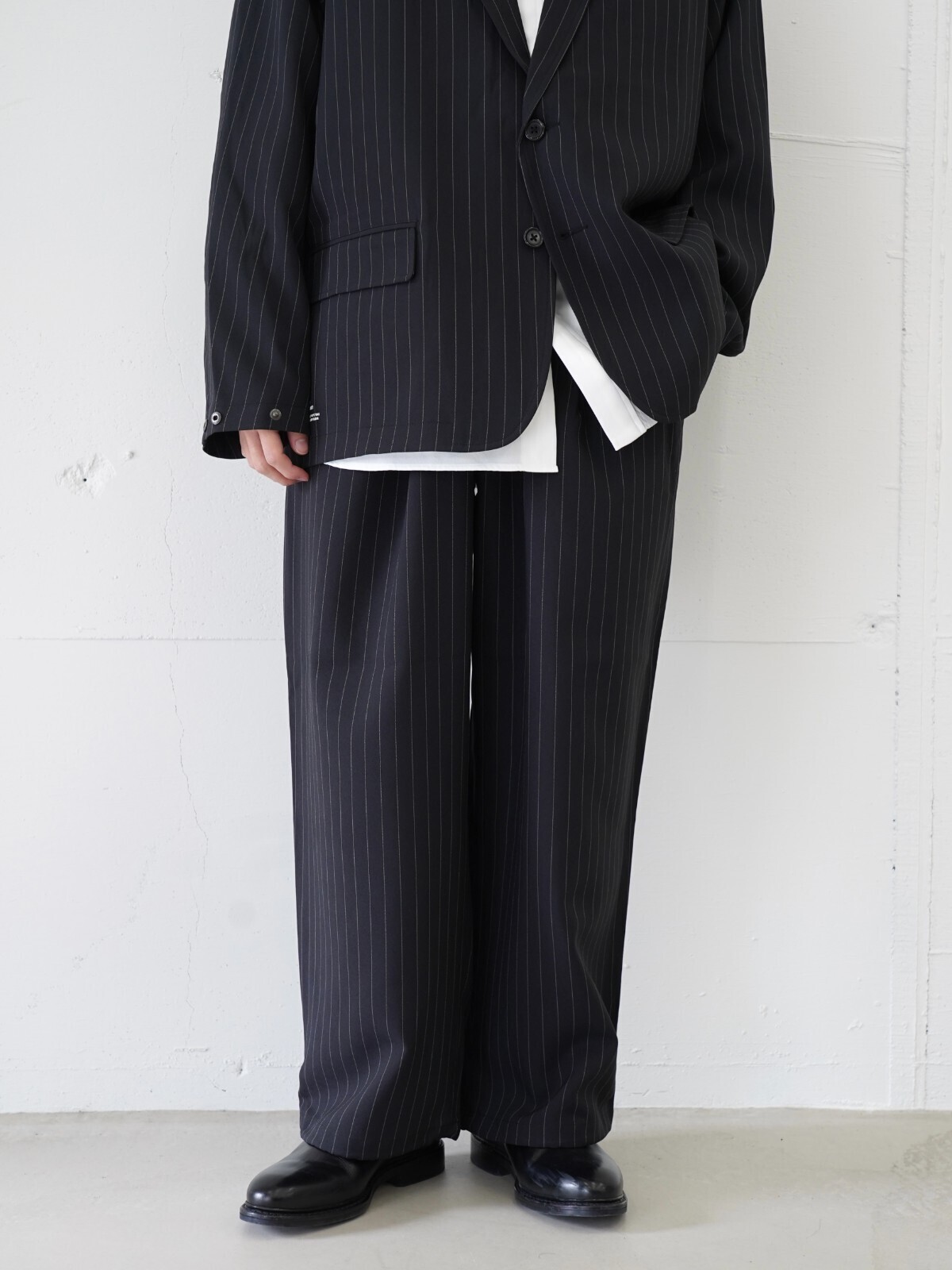 フレッシュサービス(FreshService)、ジャランスリウァヤ(Jalan Sriwijaya)のメンズコーディネート｜写真4