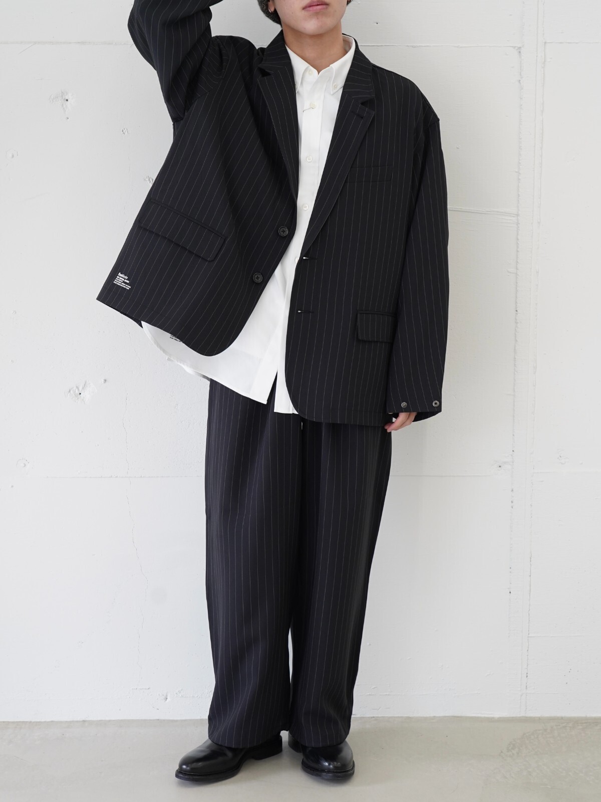 フレッシュサービス(FreshService)、ジャランスリウァヤ(Jalan Sriwijaya)のメンズコーディネート｜写真2