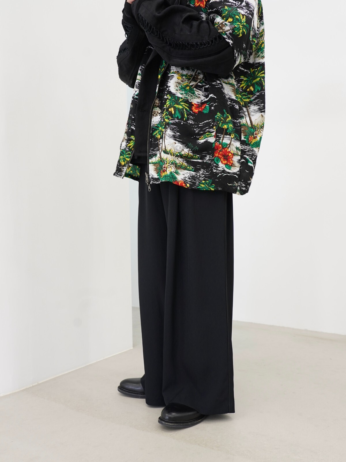 DAIRIKU、IRENISA、ANTHEM A、Jalan Sriwijaya 男士 OUTFIT ｜Photo 5