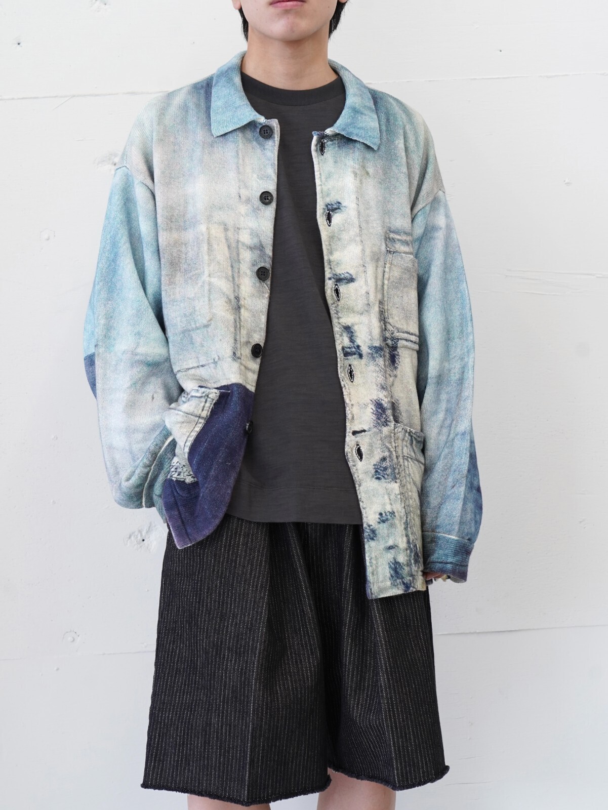 ダイリク(DAIRIKU)、サバイ(saby)、ワンダールーム(WONDER ROOM)、ジャランスリウァヤ(Jalan Sriwijaya)のメンズコーディネート｜写真2