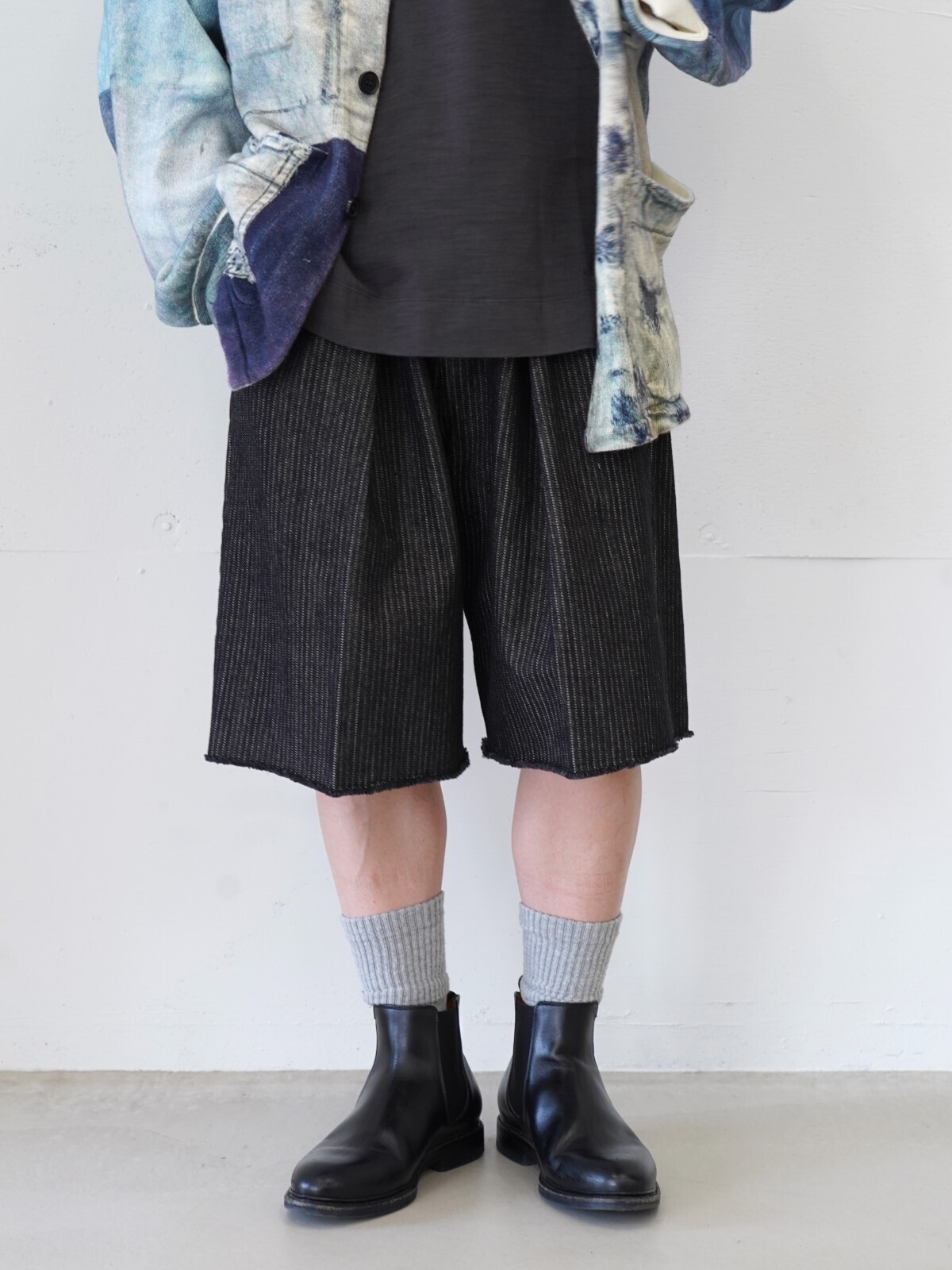 ダイリク(DAIRIKU)、サバイ(saby)、ワンダールーム(WONDER ROOM)、ジャランスリウァヤ(Jalan Sriwijaya)のメンズコーディネート｜写真3