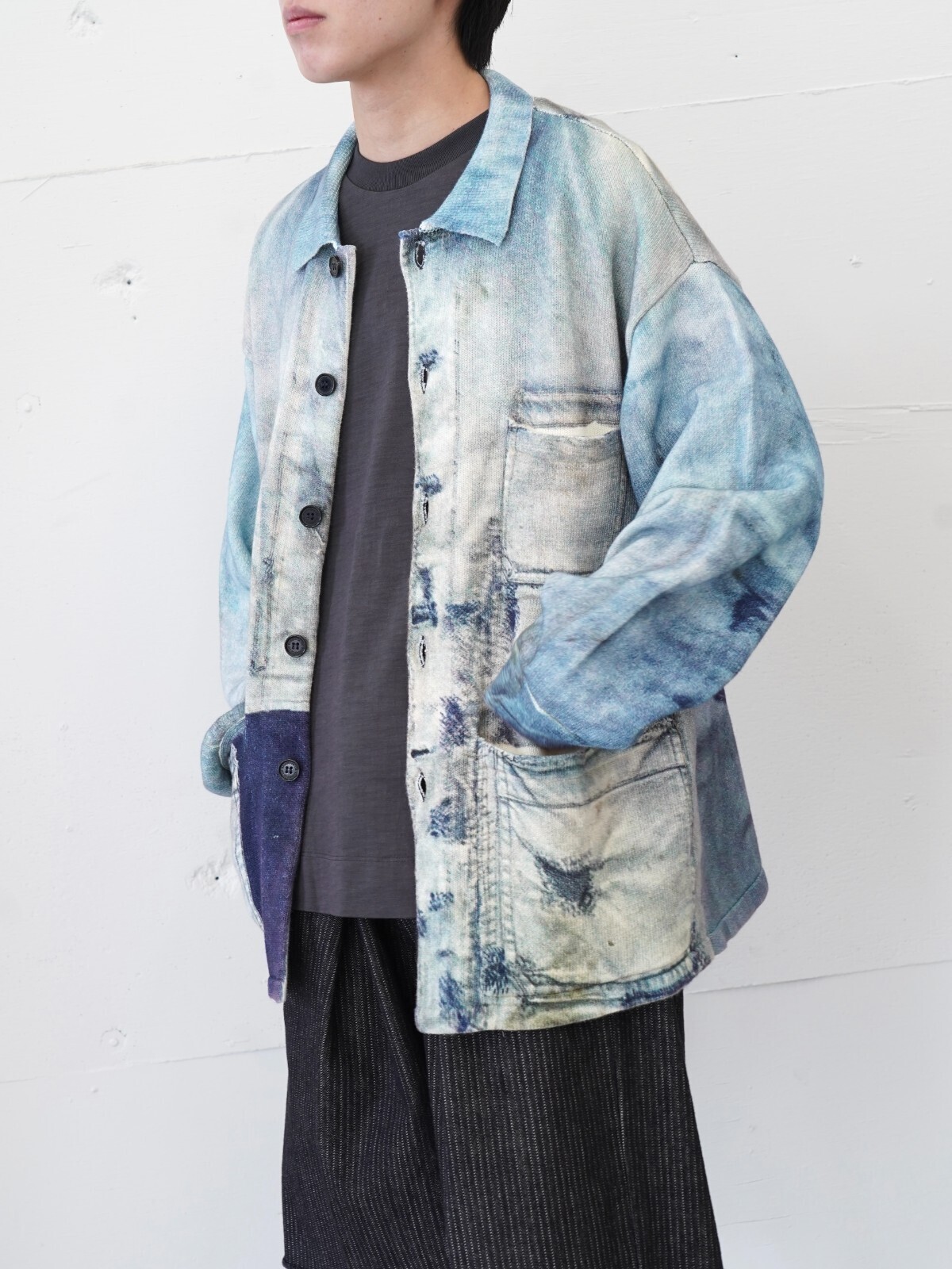 ダイリク(DAIRIKU)、サバイ(saby)、ワンダールーム(WONDER ROOM)、ジャランスリウァヤ(Jalan Sriwijaya)のメンズコーディネート｜写真4