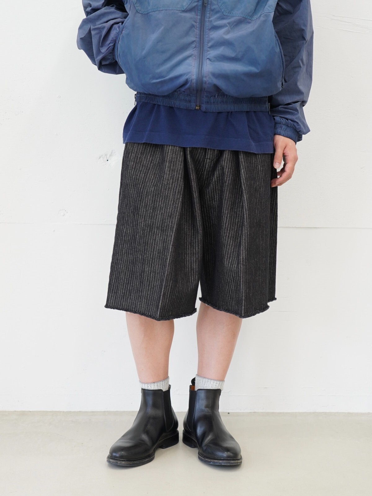 ダイリク(DAIRIKU)、サバイ(saby)、セブンバイセブン(SEVEN BY SEVEN)、ジャランスリウァヤ(Jalan Sriwijaya)のメンズコーディネート｜写真4