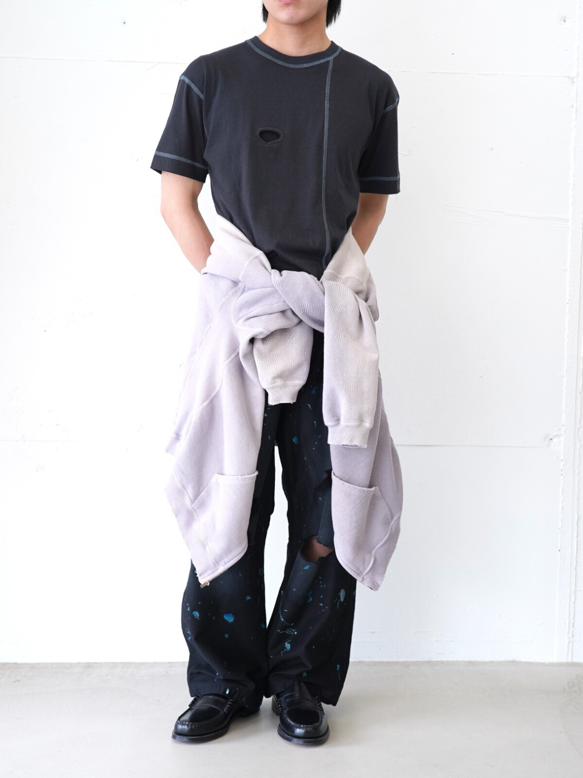 ダイリク(DAIRIKU)、ジェンイェ(JIAN YE)、ラムロフ(Lamrof)、ジー・エイチ・バス(G.H. Bass & Co.)のメンズコーディネート｜写真1