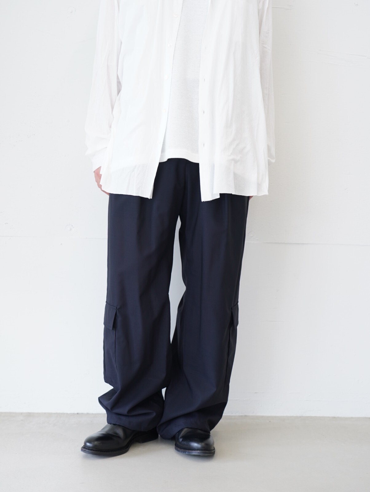 セブンバイセブン(SEVEN BY SEVEN)、イレニサ(IRENISA)、カネマサフィル(KANEMASA PHIL.)、ジャランスリウァヤ(Jalan Sriwijaya)のメンズコーディネート｜写真3