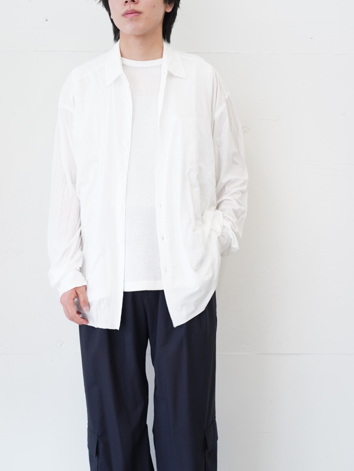 セブンバイセブン(SEVEN BY SEVEN)、イレニサ(IRENISA)、カネマサフィル(KANEMASA PHIL.)、ジャランスリウァヤ(Jalan Sriwijaya)のメンズコーディネート｜写真2