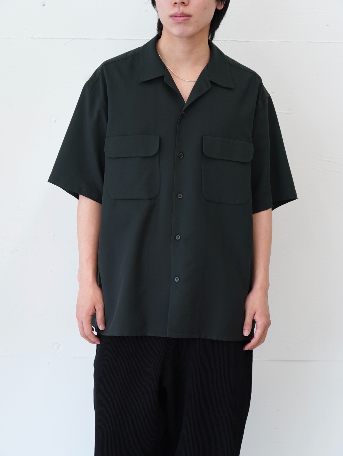 セブンバイセブン(SEVEN BY SEVEN)、ワンダールーム(WONDER ROOM)、ジャランスリウァヤ(Jalan Sriwijaya)のメンズコーディネート｜写真2