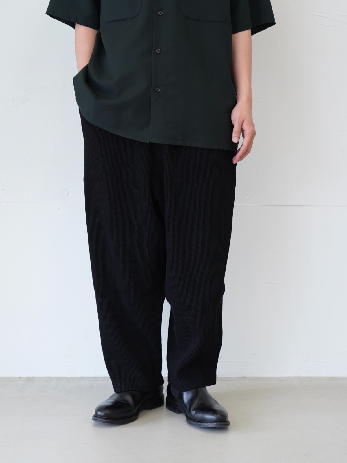 セブンバイセブン(SEVEN BY SEVEN)、ワンダールーム(WONDER ROOM)、ジャランスリウァヤ(Jalan Sriwijaya)のメンズコーディネート｜写真3