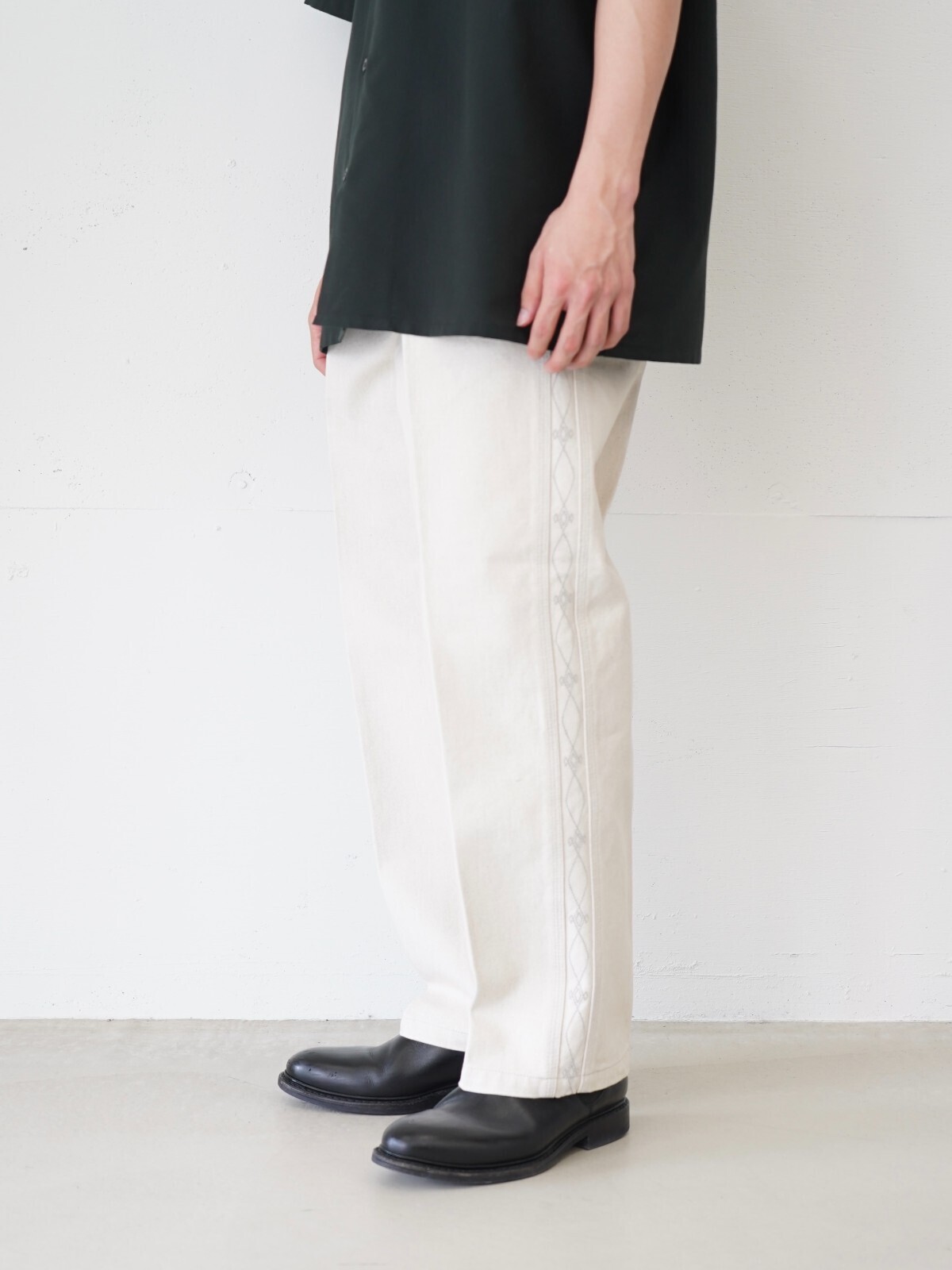 セブンバイセブン(SEVEN BY SEVEN)、サルト(SARTO)、ジャランスリウァヤ(Jalan Sriwijaya)のメンズコーディネート｜写真4