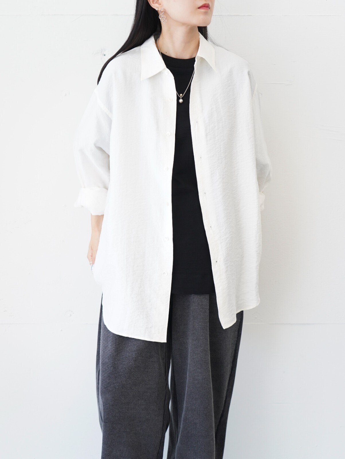 サバイ(saby)、ワンダールーム(WONDER ROOM)、アクシス(AXIS)、ジャランスリウァヤ(Jalan Sriwijaya)のレディースコーディネート｜写真2