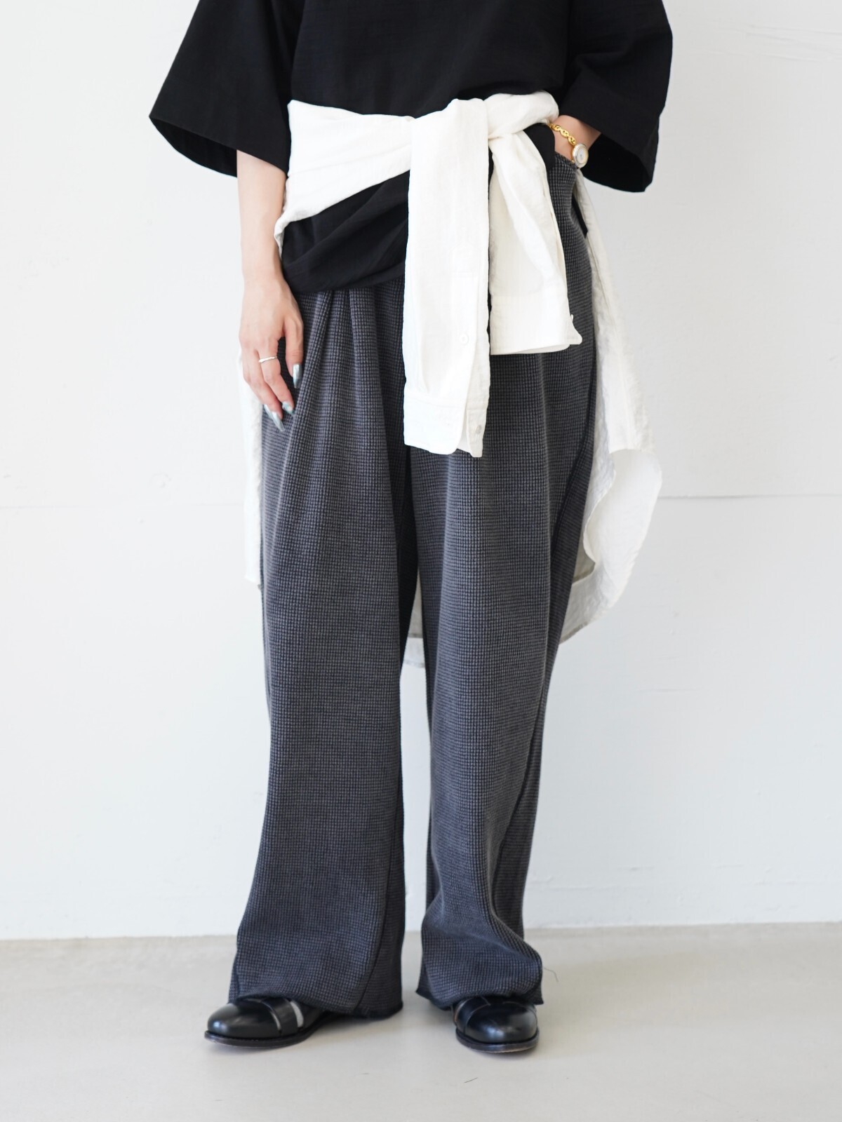 サバイ(saby)、ワンダールーム(WONDER ROOM)、アクシス(AXIS)、ジャランスリウァヤ(Jalan Sriwijaya)のレディースコーディネート｜写真4