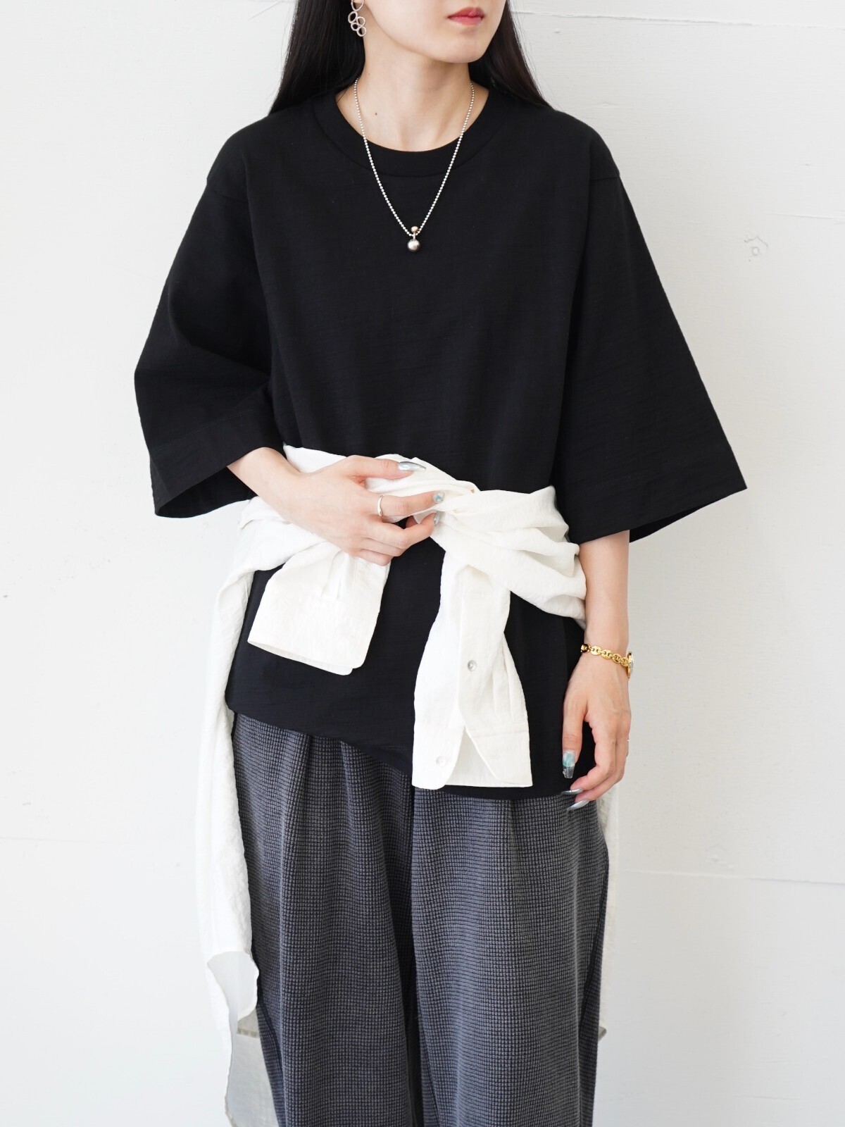 サバイ(saby)、ワンダールーム(WONDER ROOM)、アクシス(AXIS)、ジャランスリウァヤ(Jalan Sriwijaya)のレディースコーディネート｜写真3