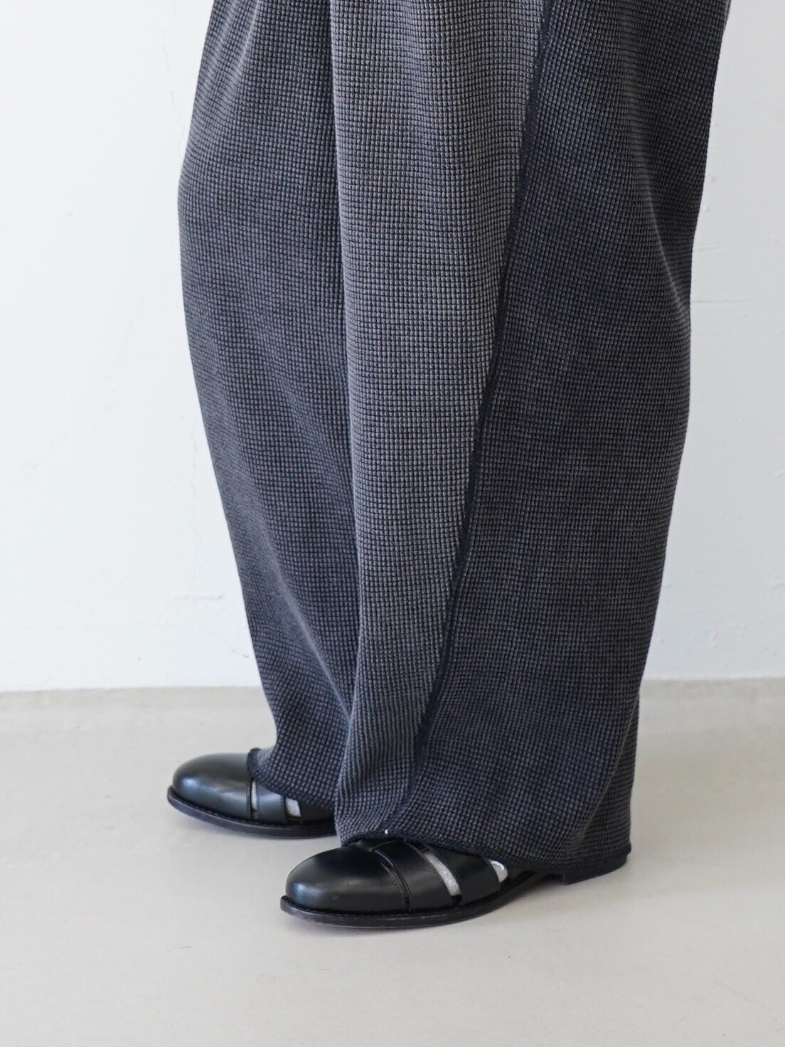 サバイ(saby)、ワンダールーム(WONDER ROOM)、アクシス(AXIS)、ジャランスリウァヤ(Jalan Sriwijaya)のレディースコーディネート｜写真5