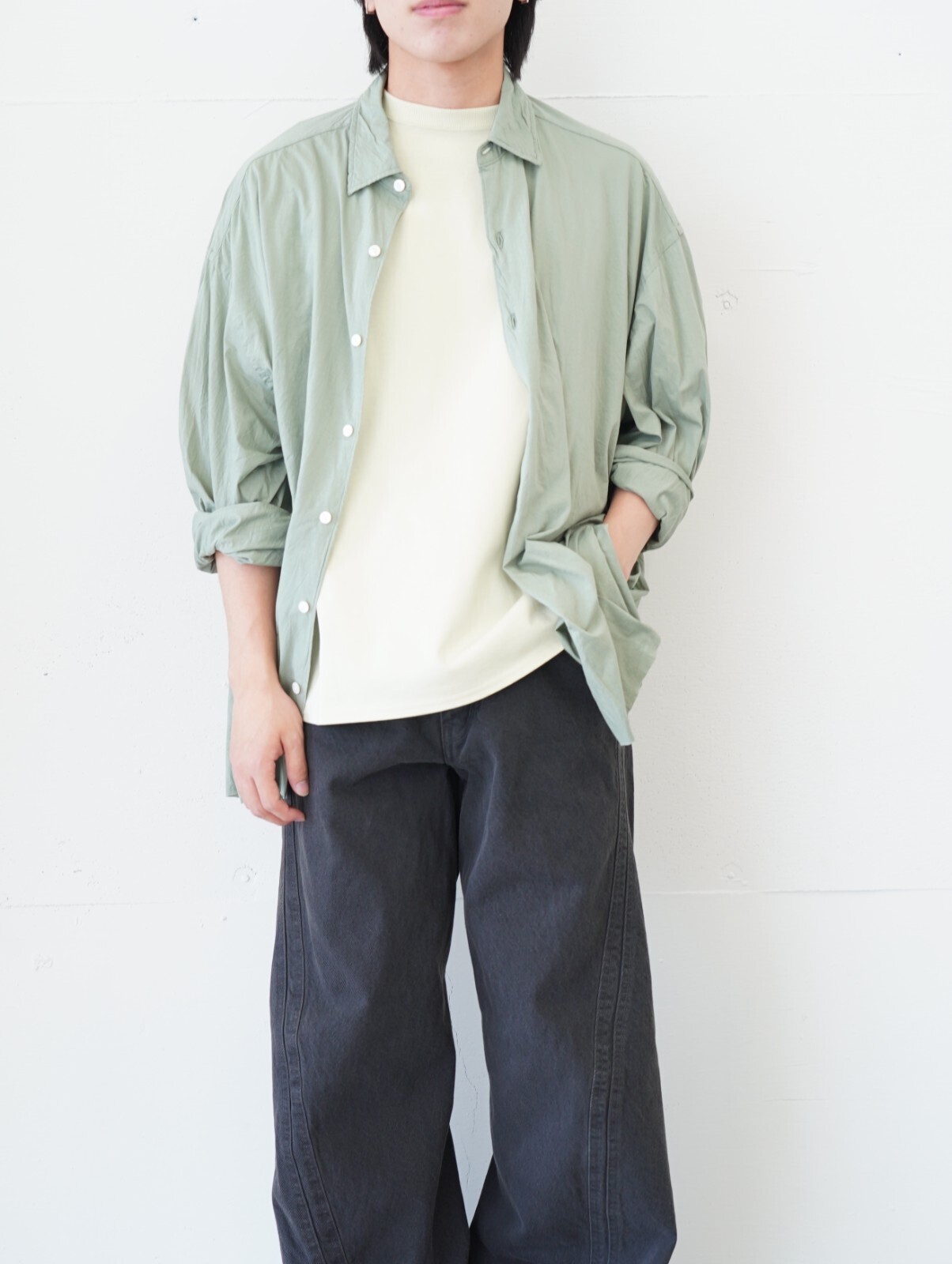 フジ(FUJI)、ネヴァーフォーゲット(NVRFRGT)、カネマサフィル(KANEMASA PHIL.)、ジャランスリウァヤ(Jalan Sriwijaya)のメンズコーディネート｜写真2