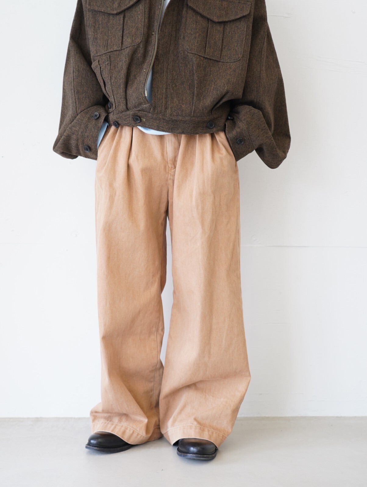 DAIRIKU、Jalan Sriwijaya 남성 OUTFIT ｜Photo 3