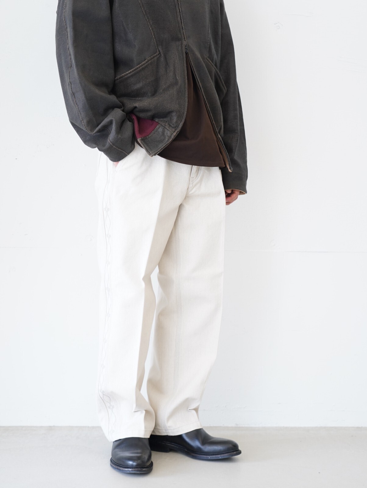 フジ(FUJI)、アンセム エー(ANTHEM A)、サルト(SARTO)、ジャランスリウァヤ(Jalan Sriwijaya)のメンズコーディネート｜写真4