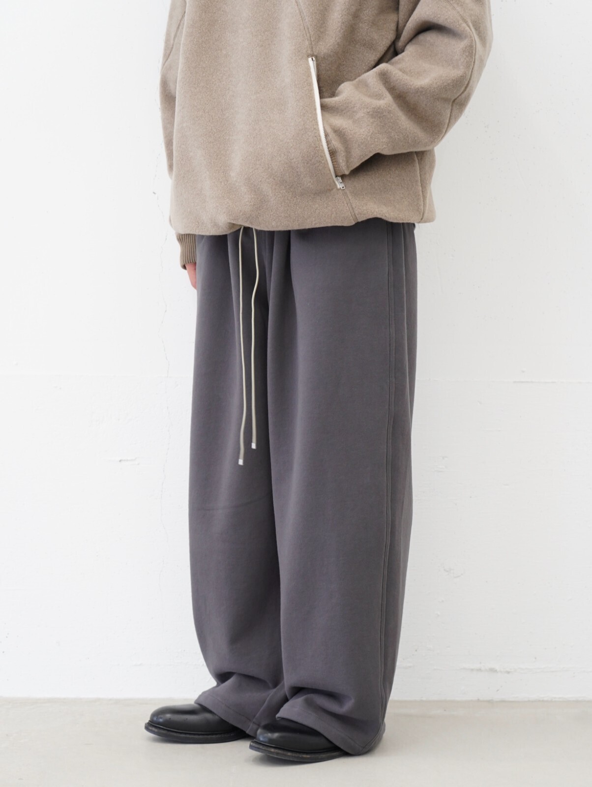 Abelia Edoward Goucha、Jalan Sriwijaya 남성 OUTFIT ｜Photo 4