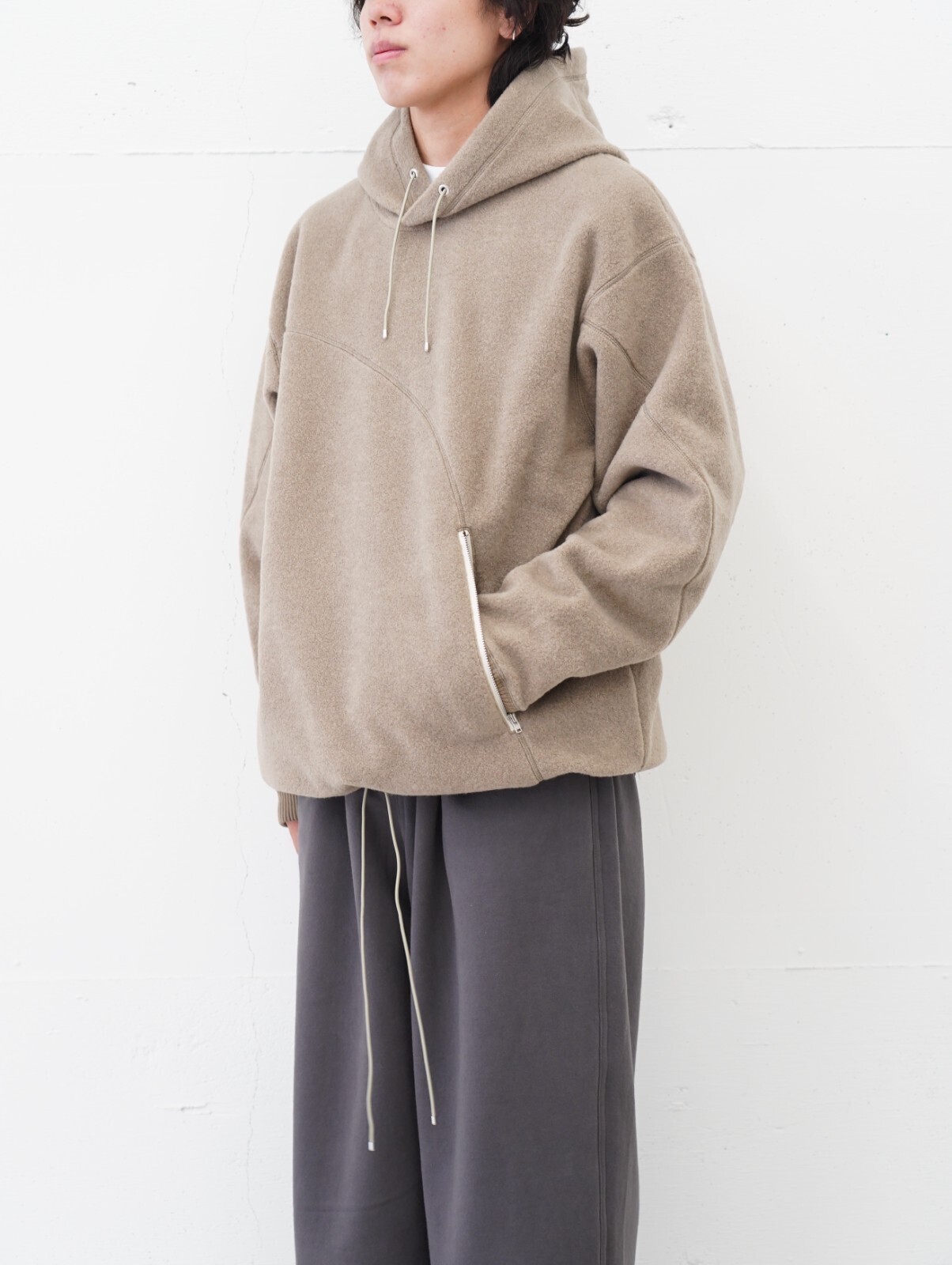 Abelia Edoward Goucha、Jalan Sriwijaya 남성 OUTFIT ｜Photo 3