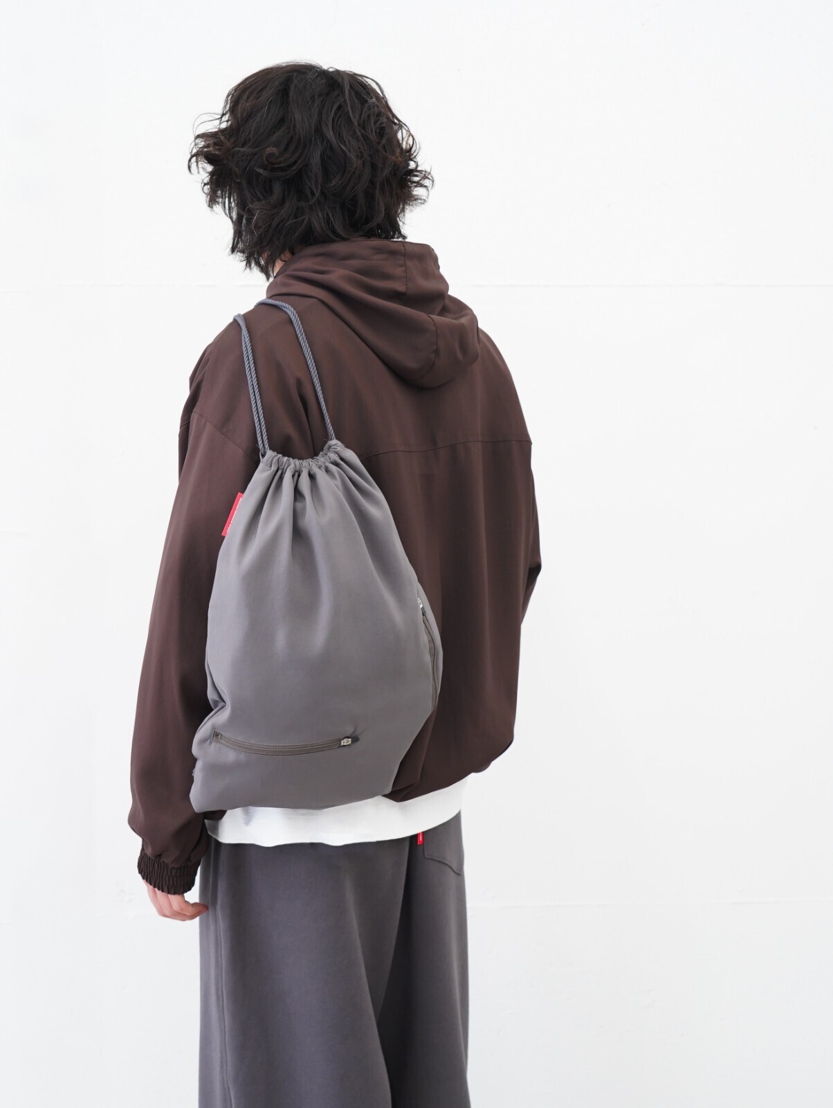 Abelia Edoward Goucha、Jalan Sriwijaya、WONDER ROOM 남성 OUTFIT ｜Photo 2