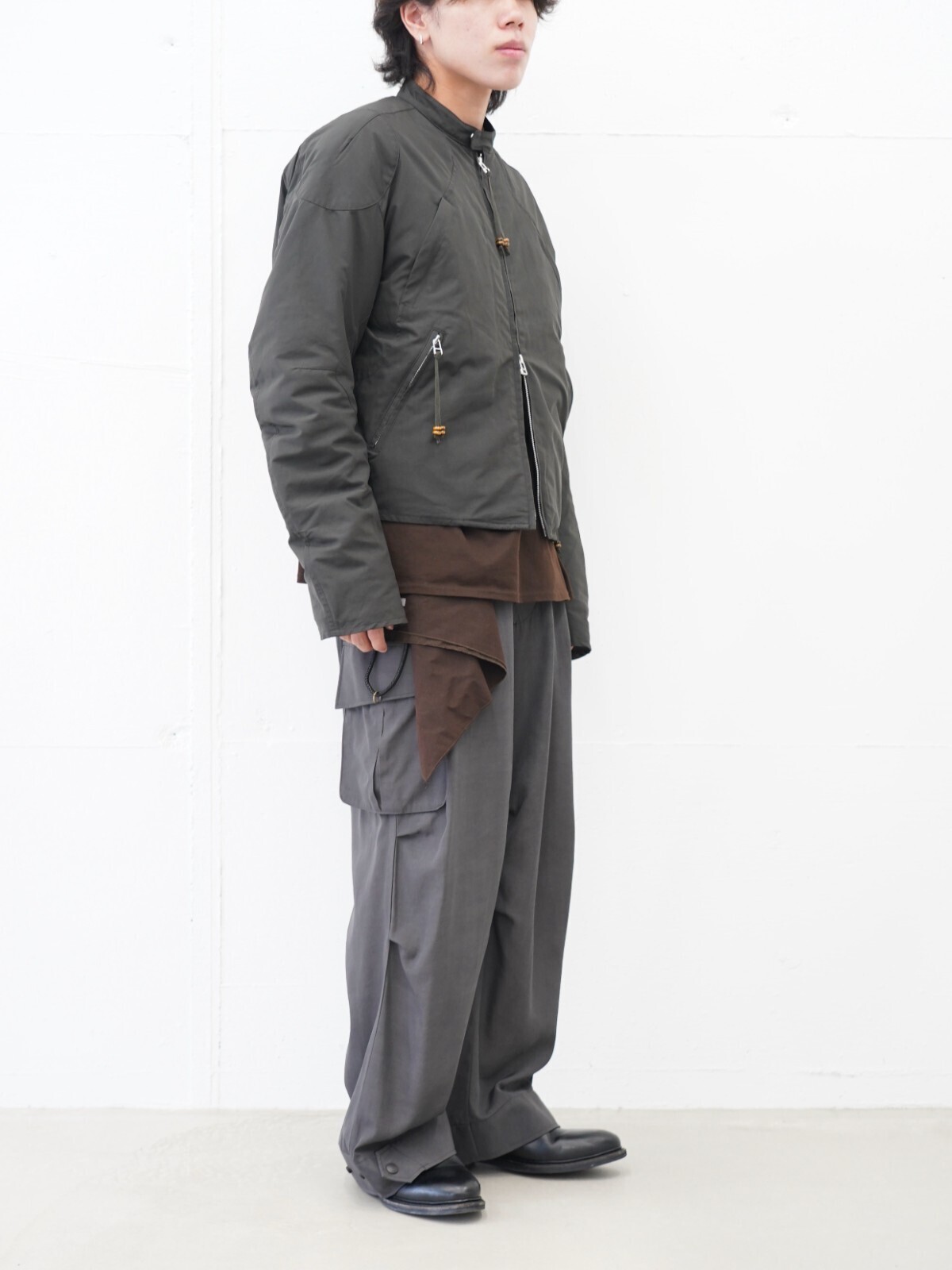 ネヴァーフォーゲット(NVRFRGT)、アンセム エー(ANTHEM A)、フジ(FUJI)、ジャランスリウァヤ(Jalan Sriwijaya)のメンズコーディネート｜写真4