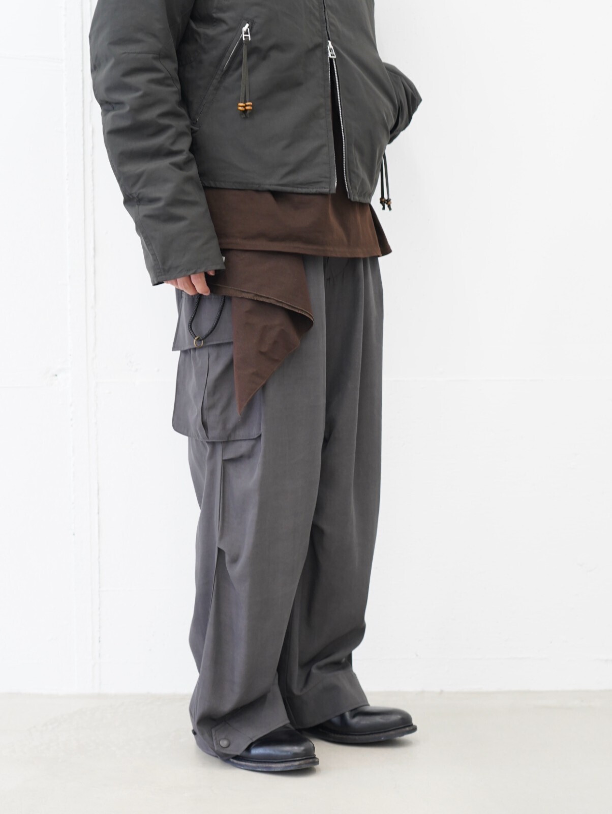 ネヴァーフォーゲット(NVRFRGT)、アンセム エー(ANTHEM A)、フジ(FUJI)、ジャランスリウァヤ(Jalan Sriwijaya)のメンズコーディネート｜写真5