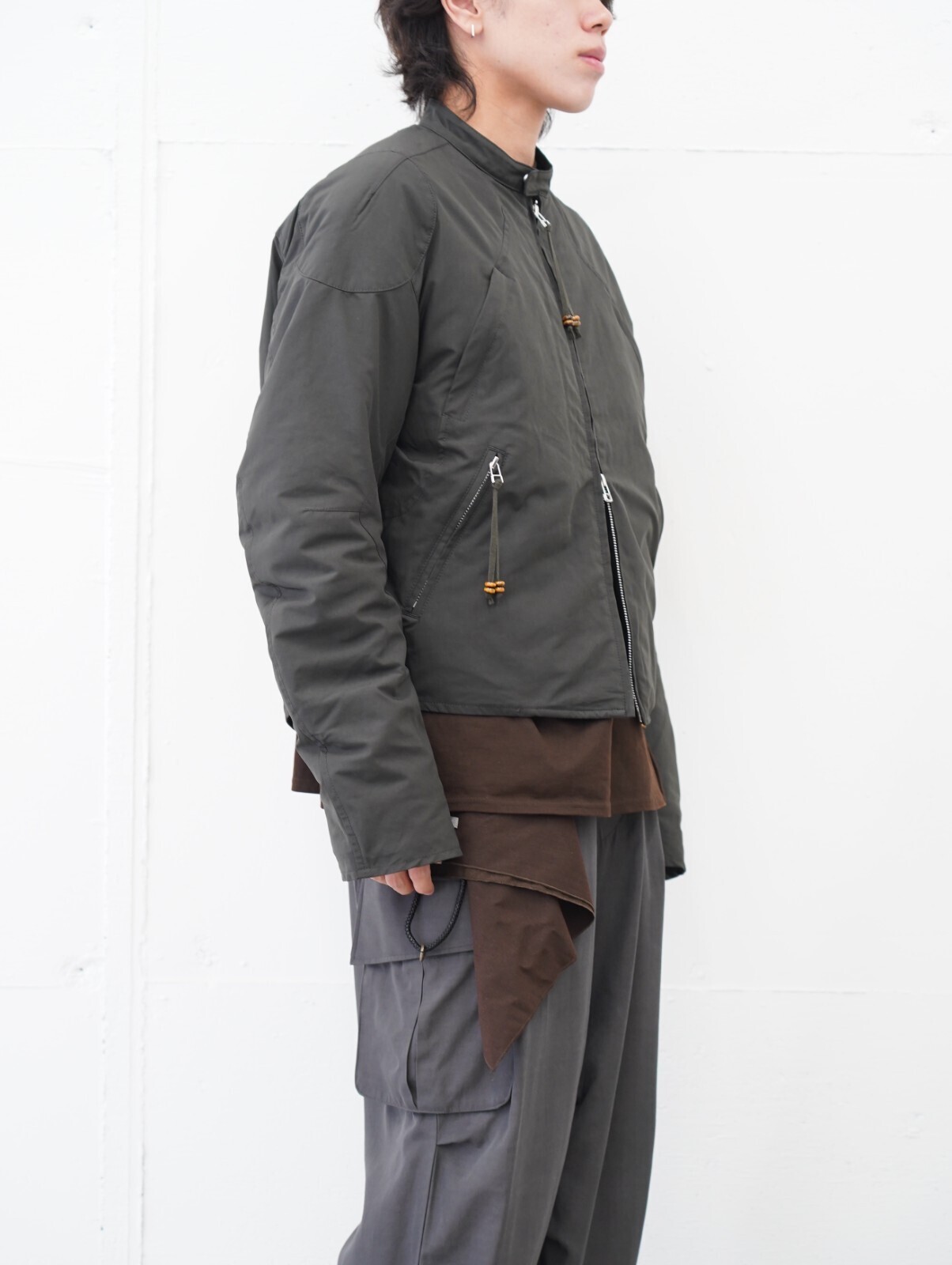 ネヴァーフォーゲット(NVRFRGT)、アンセム エー(ANTHEM A)、フジ(FUJI)、ジャランスリウァヤ(Jalan Sriwijaya)のメンズコーディネート｜写真2