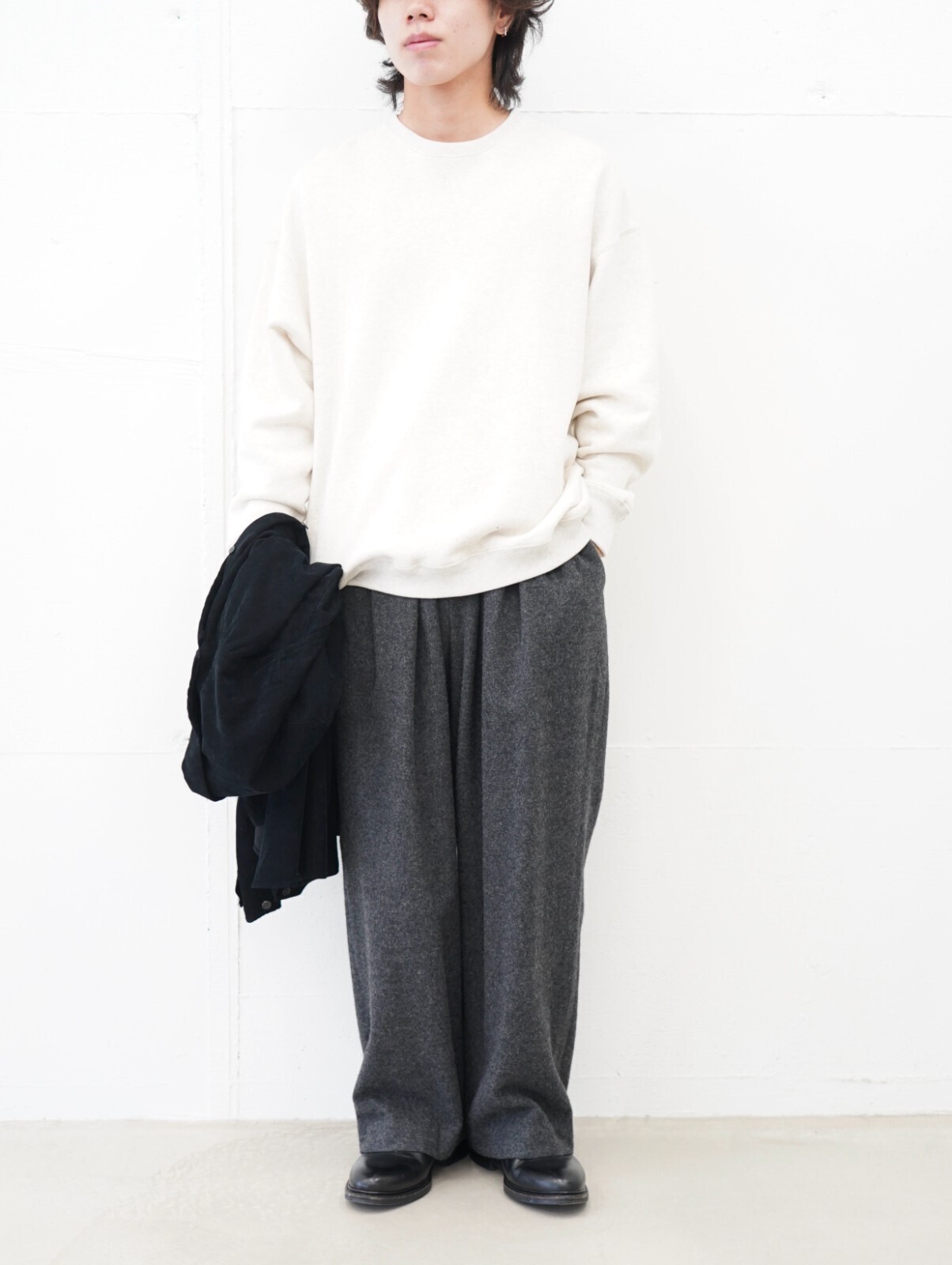 サバイ(saby)、フジ(FUJI)、ブラン ワイエム(Blanc YM)、ジャランスリウァヤ(Jalan Sriwijaya)のメンズコーディネート｜写真2