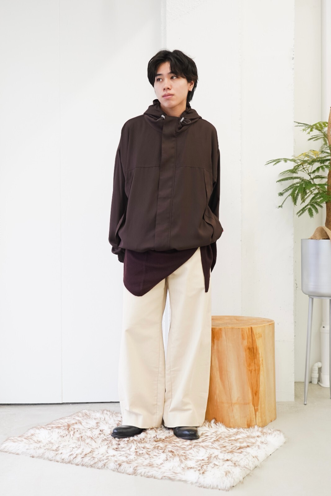 アベリア エドワード ゴーチャ(Abelia Edoward Goucha)、アクシス(AXIS)、フジ(FUJI)のメンズコーディネート｜写真1