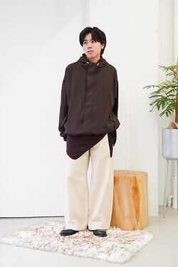 アベリア エドワード ゴーチャ(Abelia Edoward Goucha)、アクシス(AXIS)、フジ(FUJI)のメンズコーディネート｜写真1